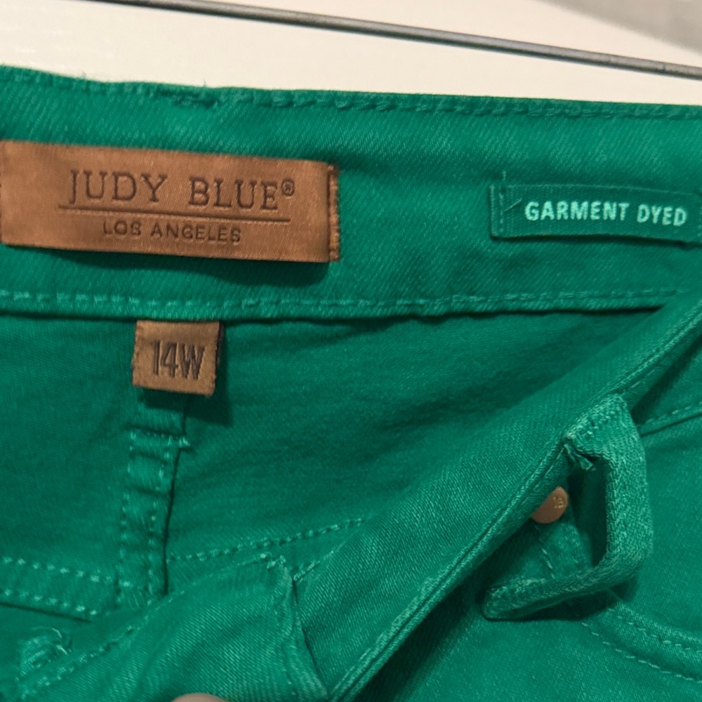 Judy Blue Vibrant Green Cropped Jeans - Picture 2 of 4